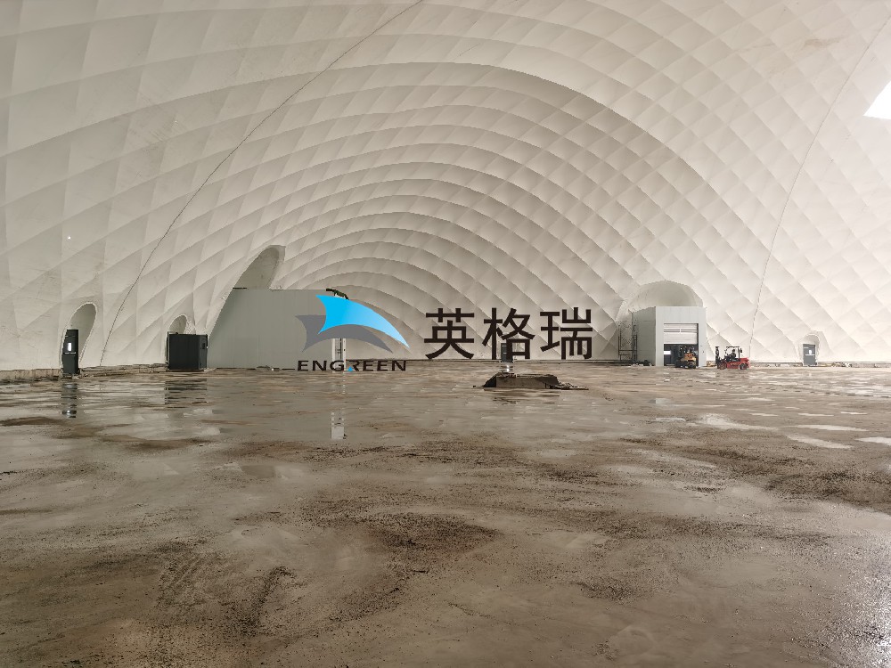 氣膜倉庫內(nèi)部空間無礙，大型機(jī)械可自由運行，空間利用率高