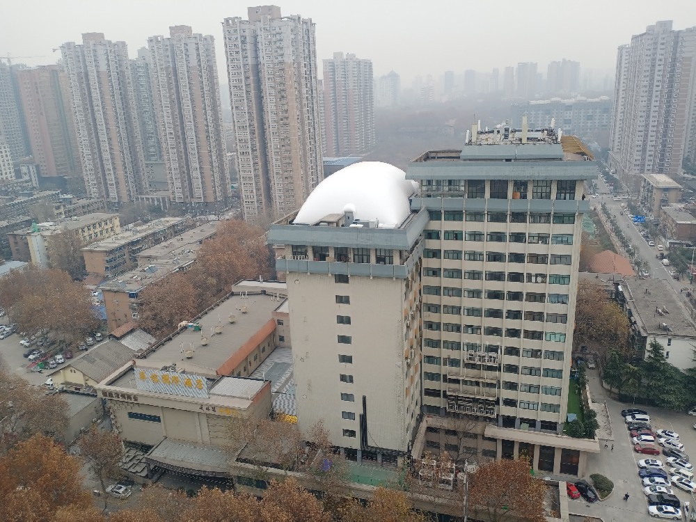 樓頂氣膜體育館是一種新型的體育場館建筑，在未來的發(fā)展中有著廣闊的前景